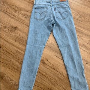 Levi's 311  Women's Light- Medium Wash Skinny Jeans Size 27